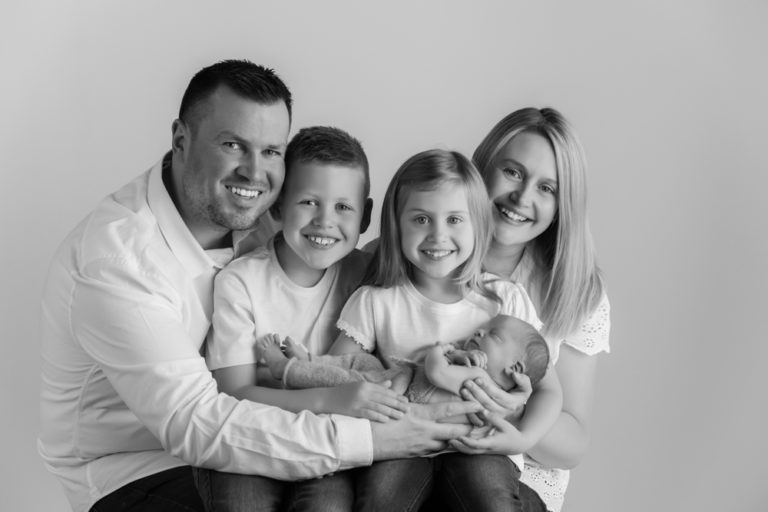 What to wear for Black and White family photos guide 3