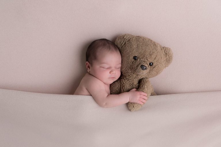 27 Unique And Adorable Newborn Photoshoot Ideas To Try