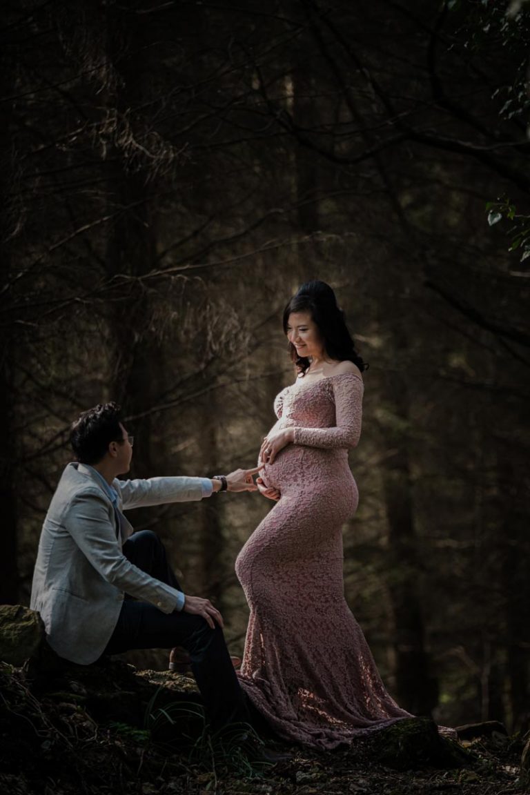 couples pregnancy photography outdoors